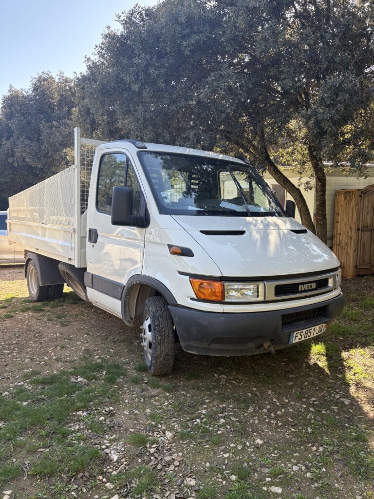 Camion benne de la marque IVECO pour location